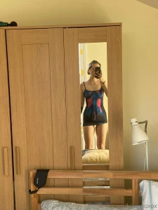 Mirror selfie game on point