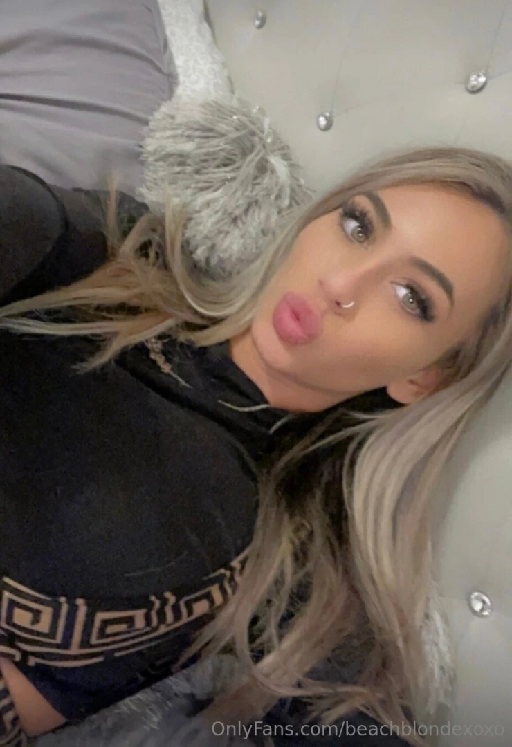 Home alone today and horny af would love to see some pictures of dicks 