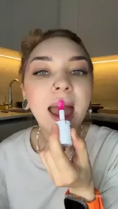 Does the color of this lip gloss look good on me 