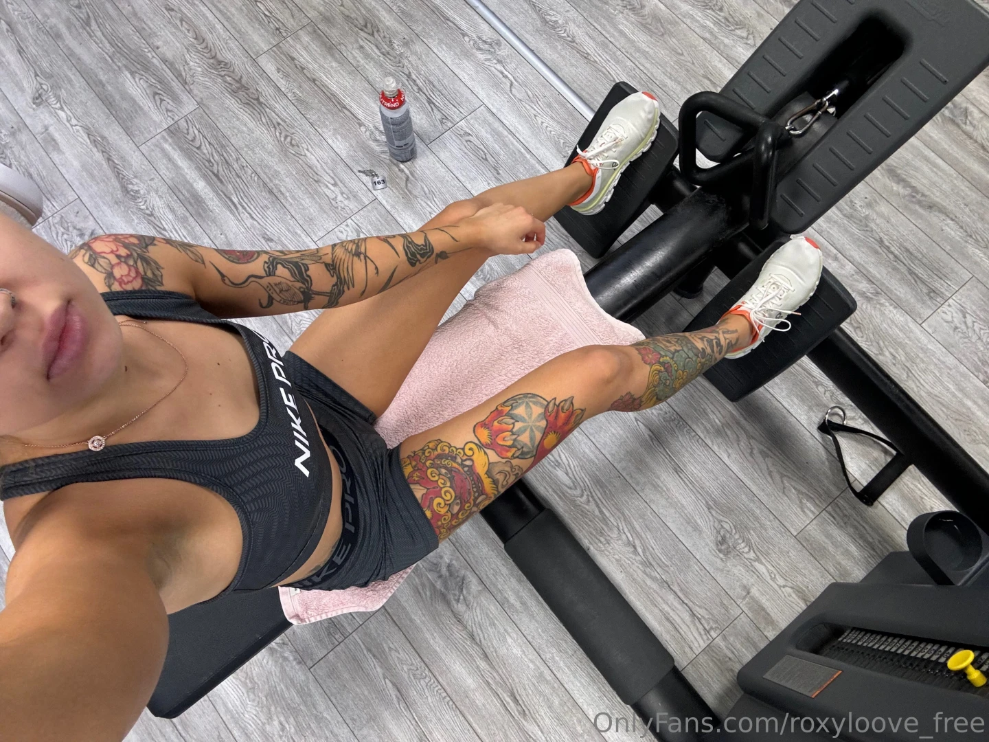 I m training my back and shoulders today would you like to join my 