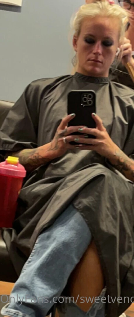 Anyone want to contribute to my hair and spoil me ill have a surprise 