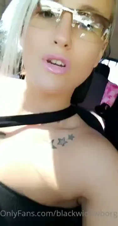 Who likes a good hand around the throat 