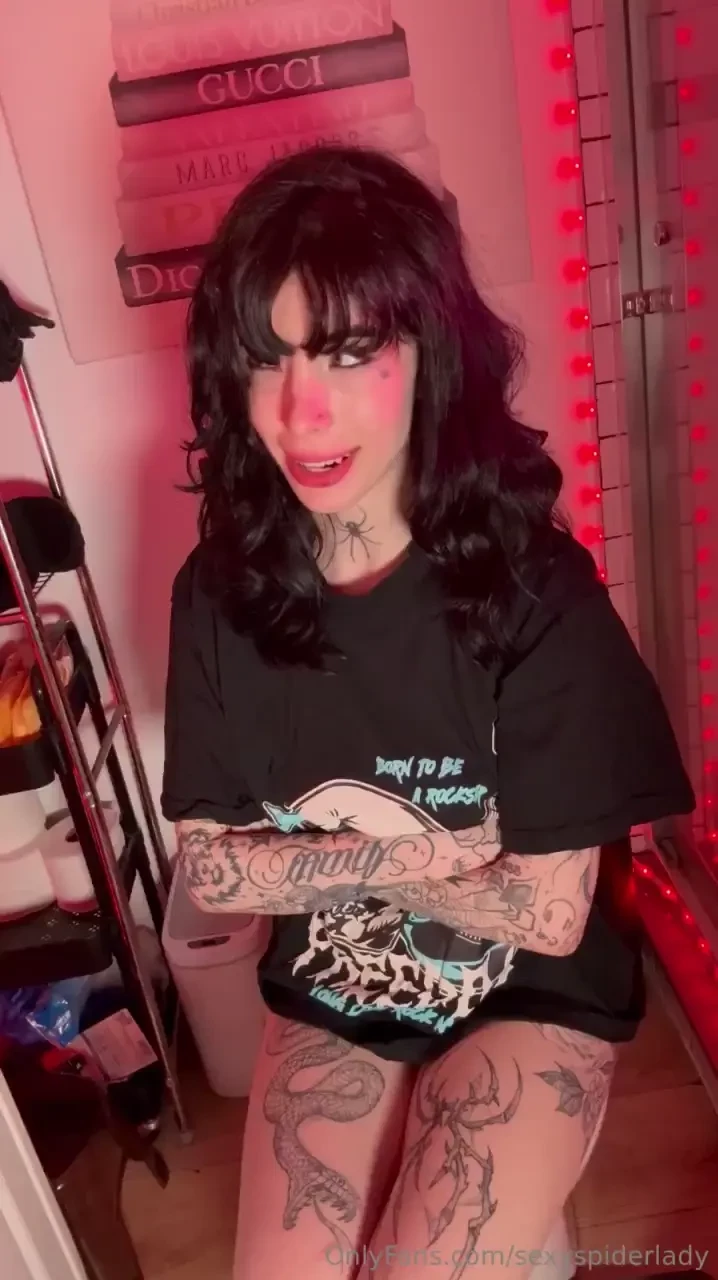 Very random but i realized i never masturbated on a toilet so i had to 