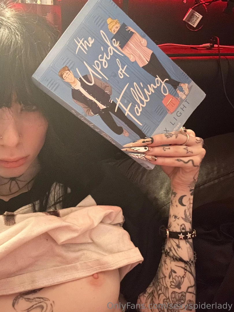 What do ya know a pornstar who loves romance novels 