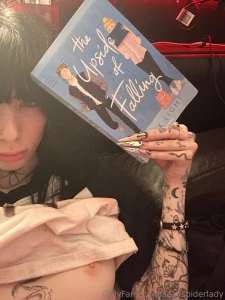 What do ya know a pornstar who loves romance novels