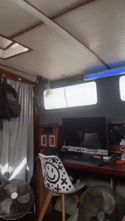 I have a new toy to show youuuu tell me what you think 