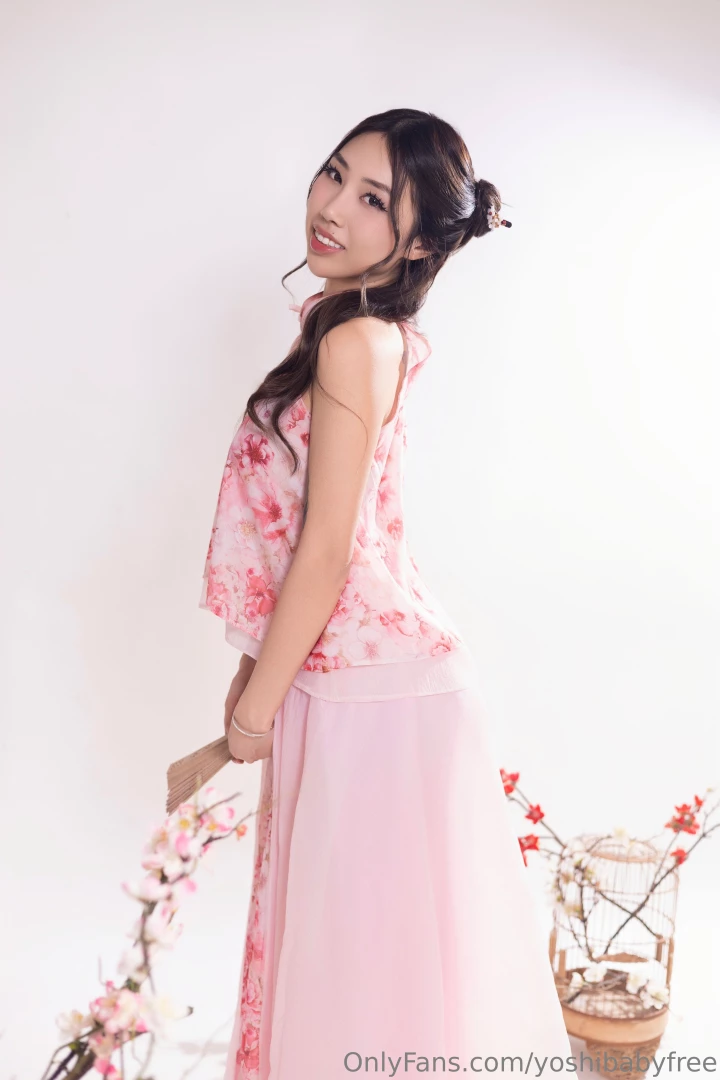 Pink makes me look so pretty 