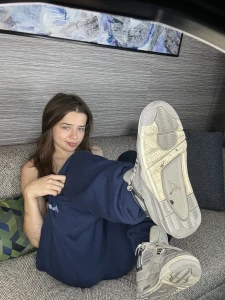 Swipe then dm me to help take off the rest