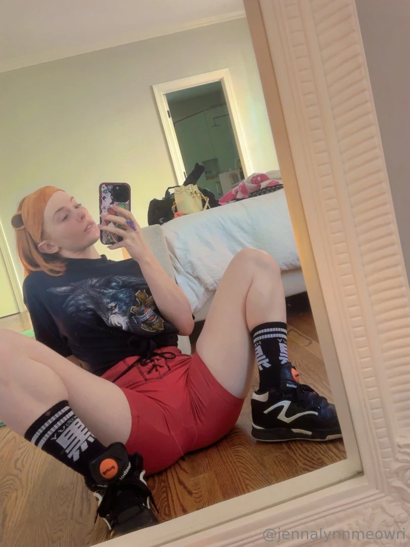 God i woke up and was about to go to the gym but these shorts are so 