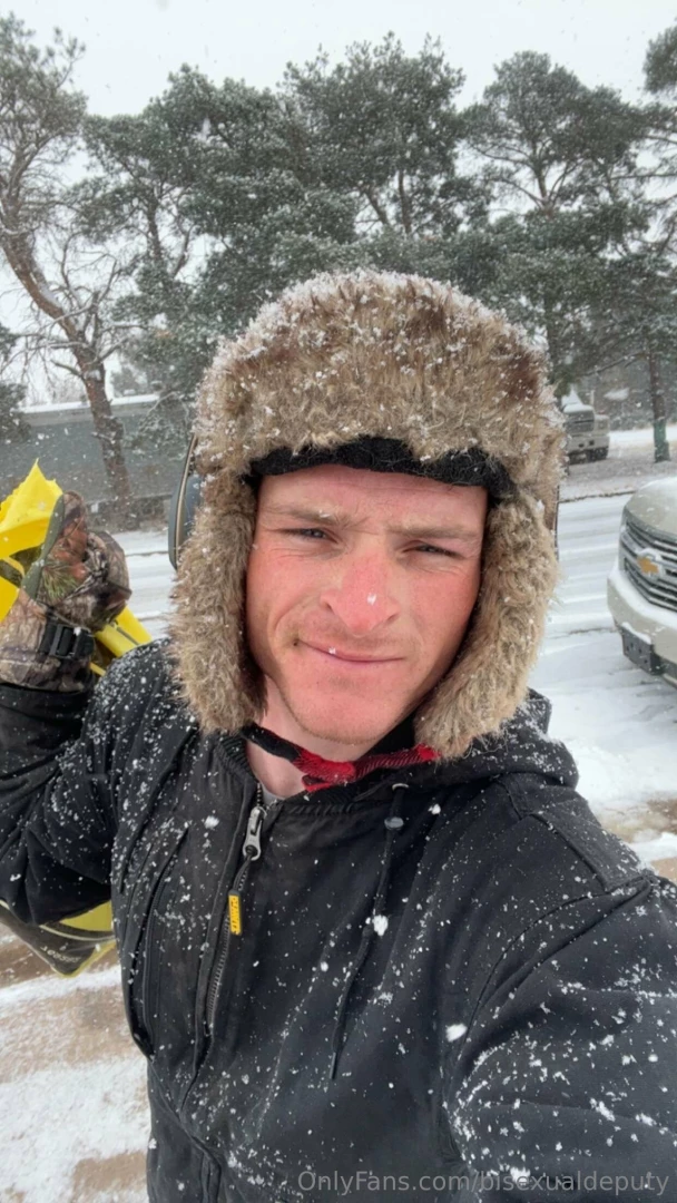 Happy saturday i need cuddles 