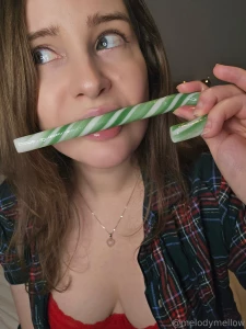 7 genuine question how do you eat these from the top handle or the part 1