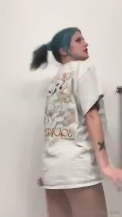 Been trying to learn a fuckass tik tok dance i feel so cringe lol 
