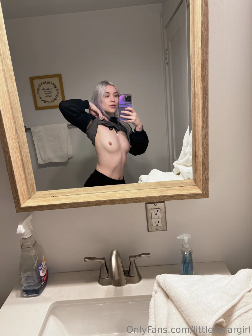 Obligatory titty flash in the airbnb bathroom upon arrival 