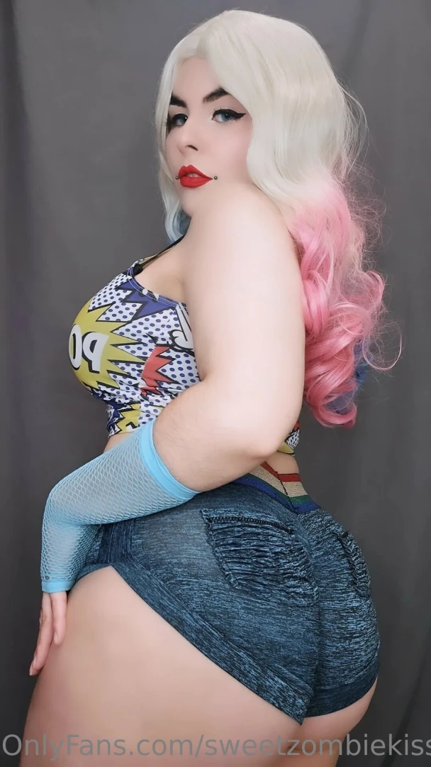 Hey puddin which look do you like better two harley quinn cosplay part 1 