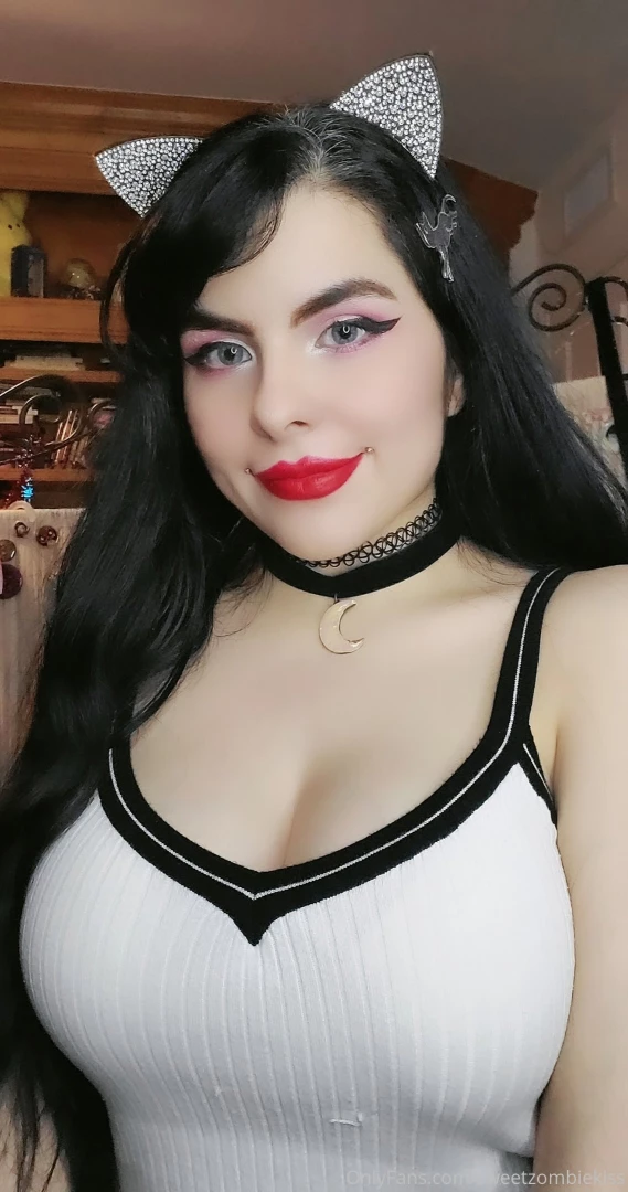 Feeling pretty cute up close body shots 