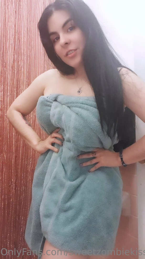 Towel tease no nudes just lewd 