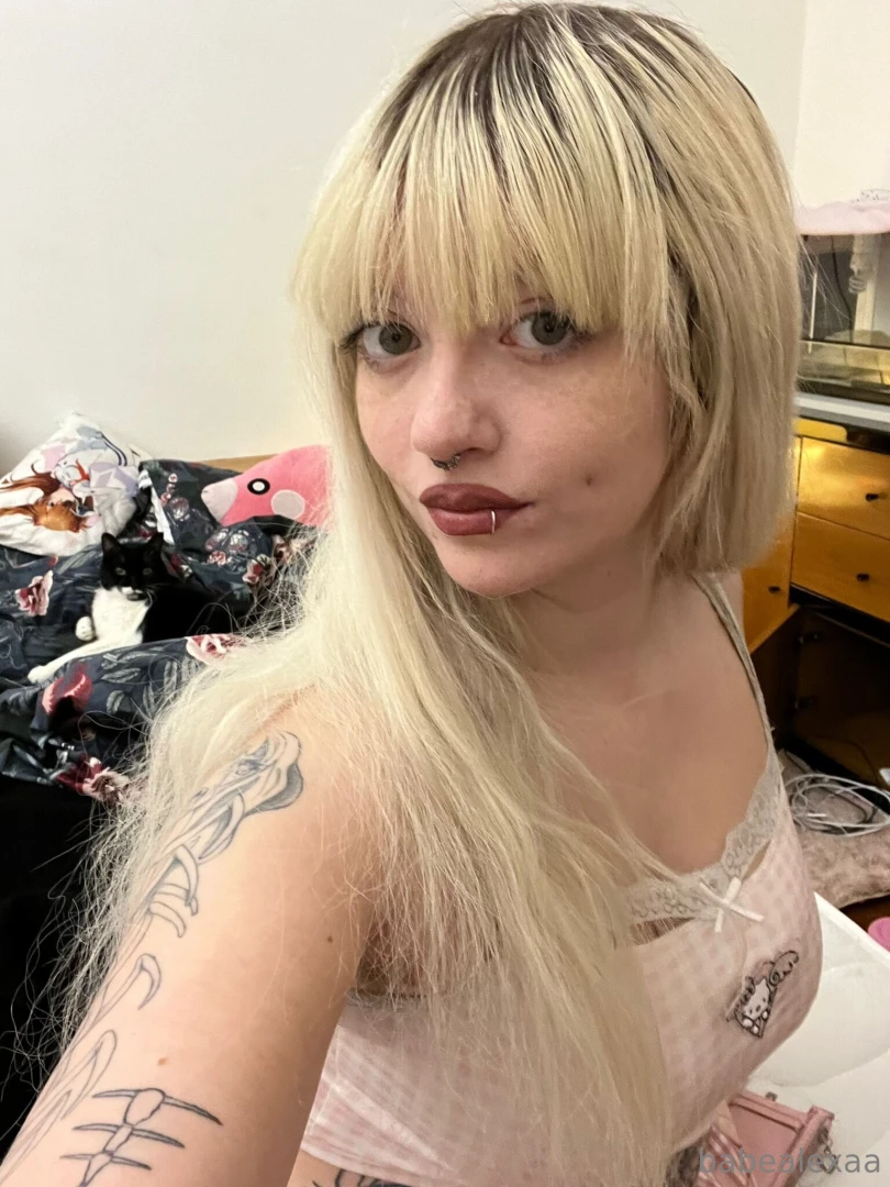 Mi aiuti a rimettere in ordine la cameretta te ne sarei grata 