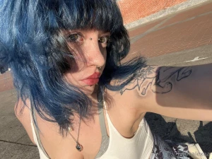 Estate scorsa mi mancano gi i capelli blu