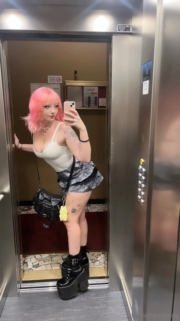 Vediamo se riesci a indovinare se indosso le mutandine 