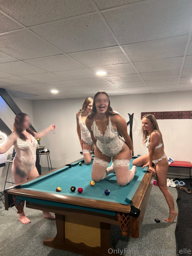 Some more behind the scenes of what we really do while taking pictures 