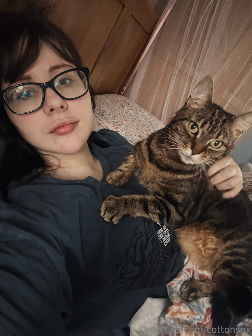 Sad post warning cat died loving someone or something is dangerous 