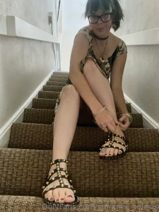 Would you crawl up the stairs to worship my feet part 8