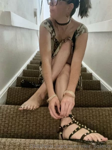 Would you crawl up the stairs to worship my feet