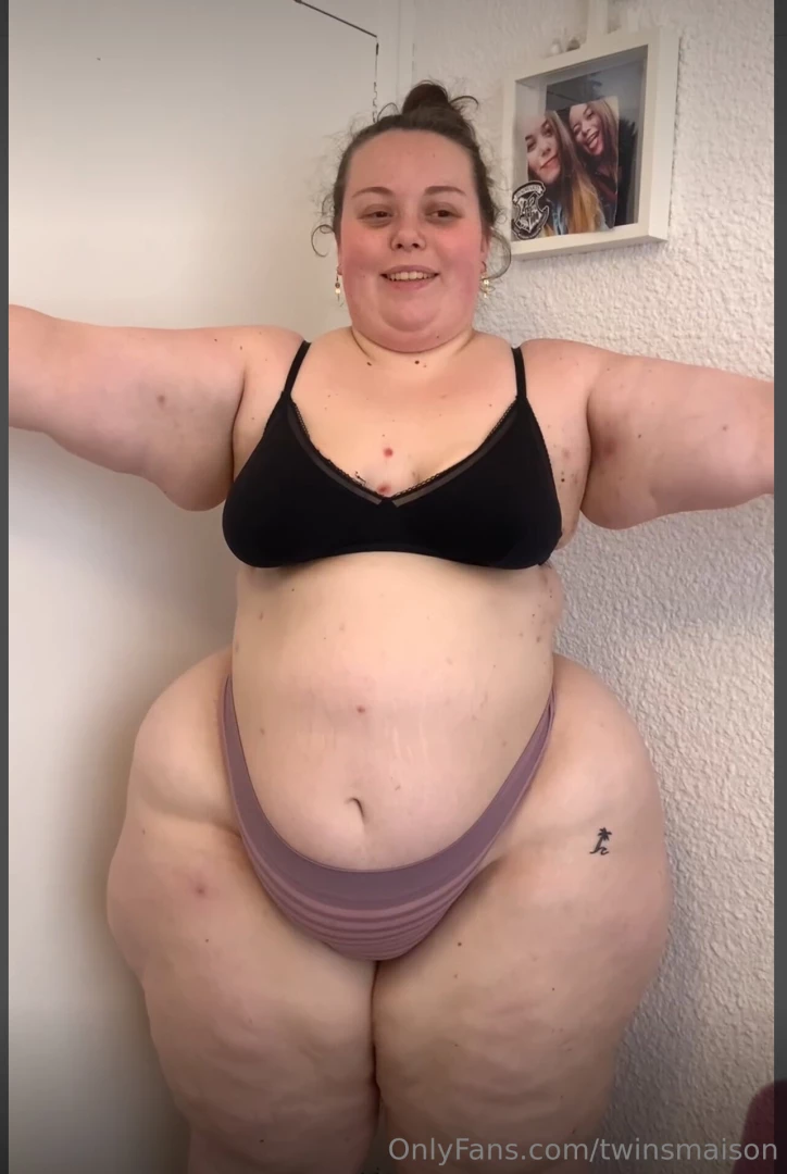 2024 weight gain journey ass spreading and slapping twerking part 1 