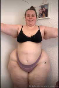 2024 weight gain journey ass spreading and slapping twerking part 1