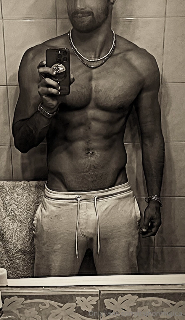 Hello happy 2025 i have bene gone for a while but i m back for y all 