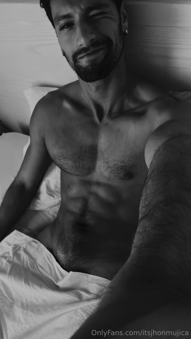 Hey y all good morning how did you sleep i wake up naked amp a little 