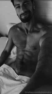 Hey y all good morning how did you sleep i wake up naked amp a little