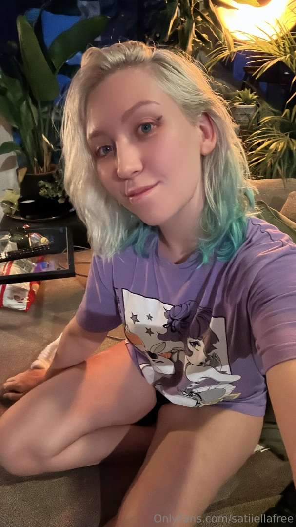 Would you like to join me on my chill-do-nothing day we can read books 