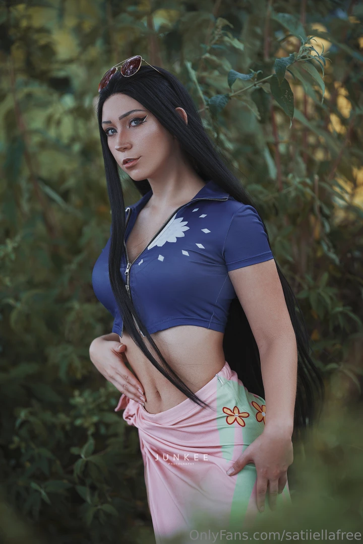 Nico robin is one my biggest anime crushes together with erza haha 