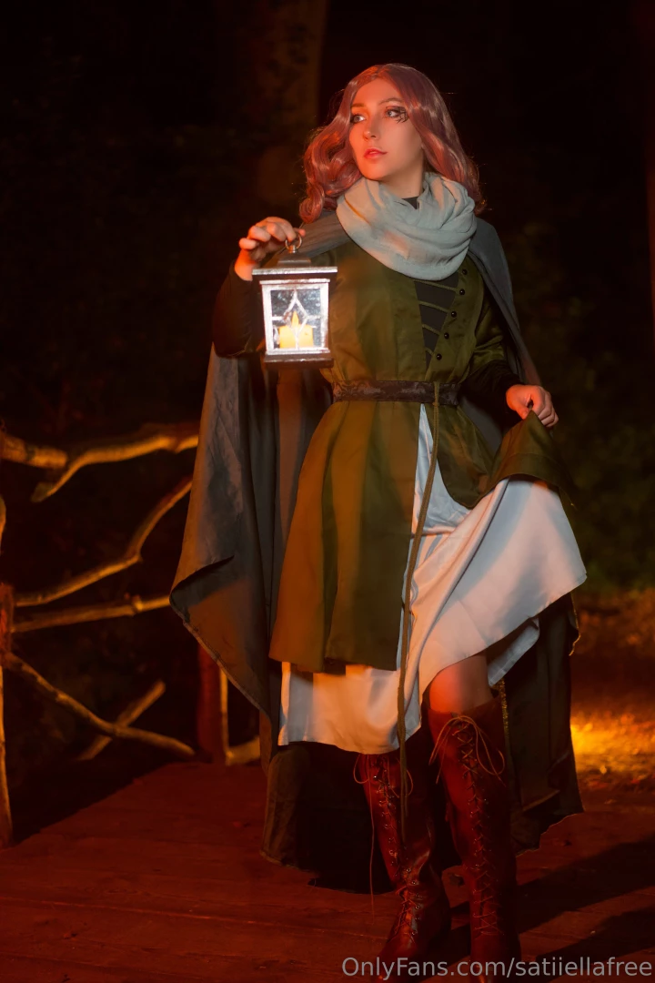 Tarnished do you want to see what i m wearing below these robes just 