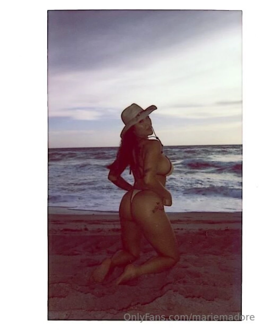 My ass is bigger when it s bare wanna see 