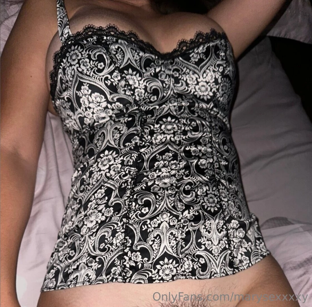 How do you like my corset without panties it s very sexy 