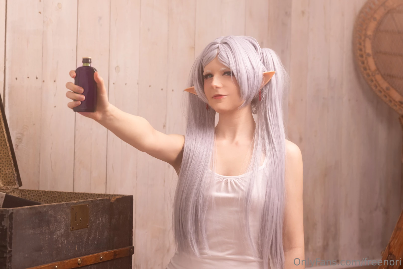 This potion makes clothes dissapear wanna use it on me 