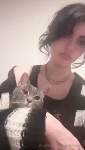 I swear she loves me