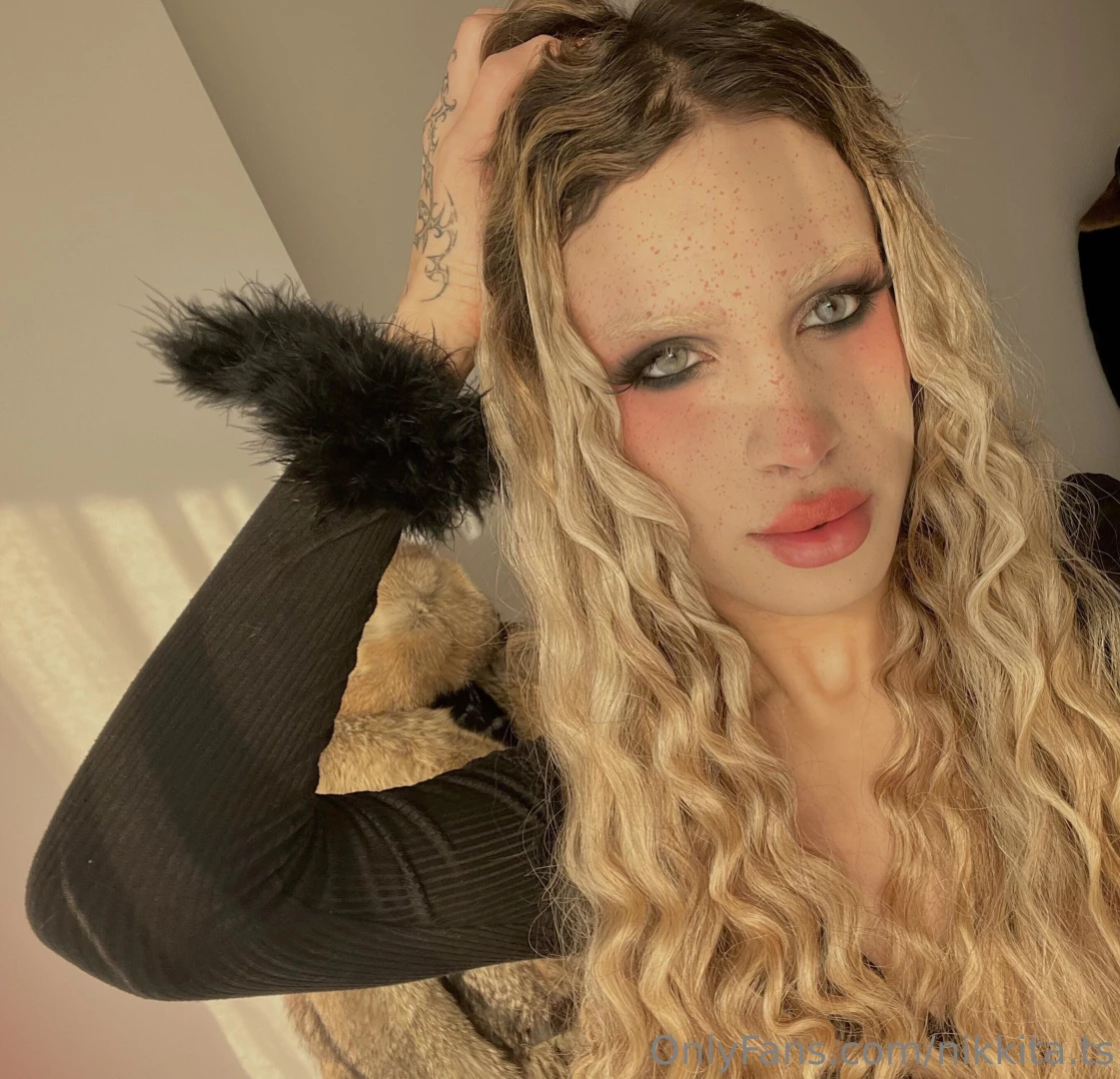 I love switching things up and today feels like a curly kind of day 