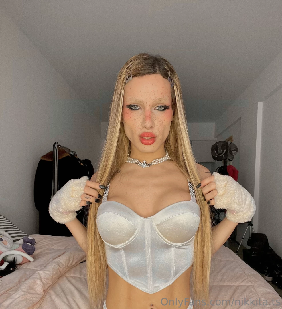 Oh today i really feel like being a princess maybe i m like sleeping 