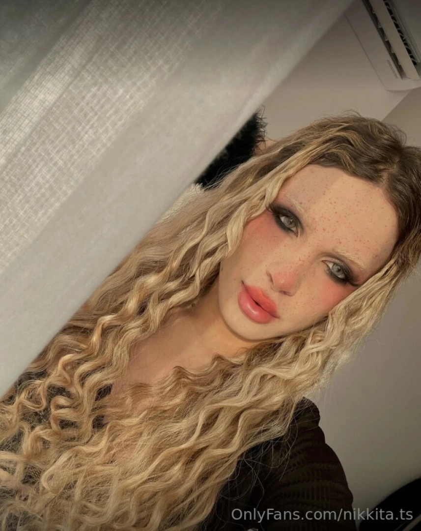 Are you attracted when i am in a bright look or a more calm one 