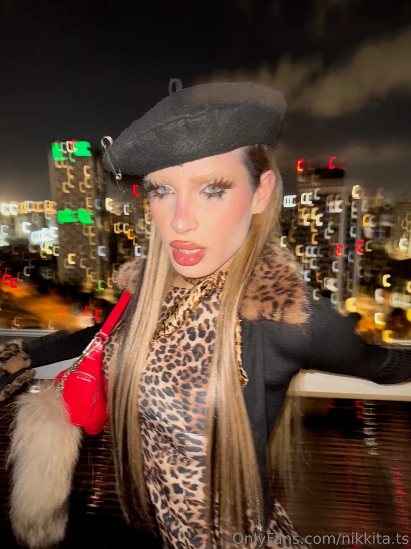 Yesterday i saw a woman with gray hair and a tattoo on her neck - and 