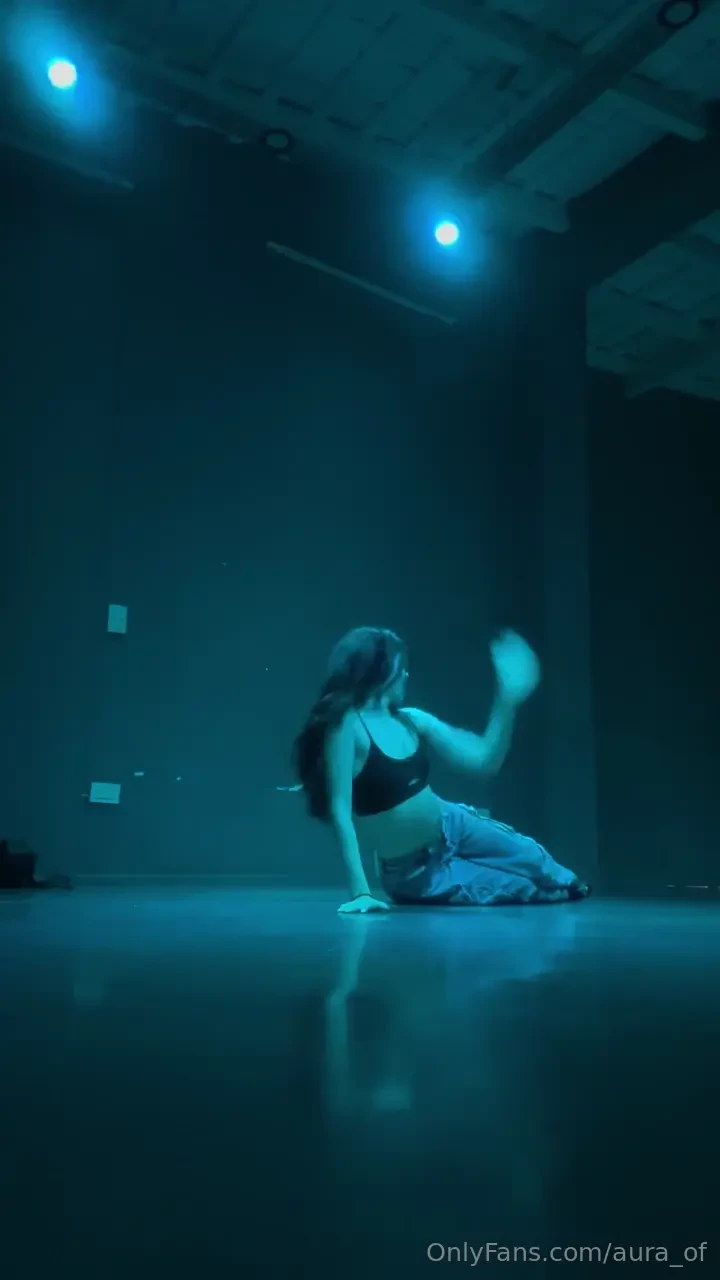 Te gusta como bailo puedo hacer muchas cosas mas de las que te 