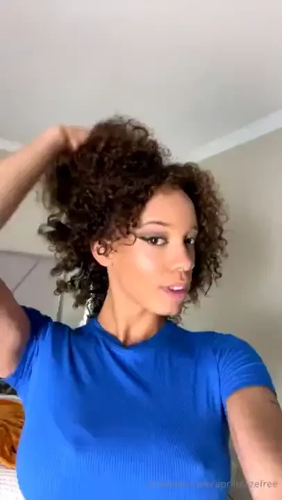 Smooochesss aprilblaze 