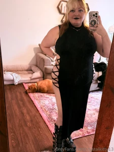 Oddities convention today spoil me so i can buy more bones part 1