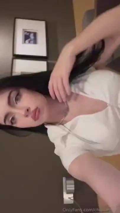 Whoever can dm me my correct eye colour will get a sweet surprise rn 