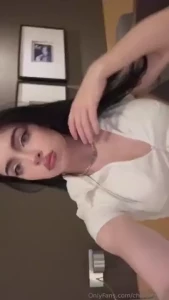 Whoever can dm me my correct eye colour will get a sweet surprise rn