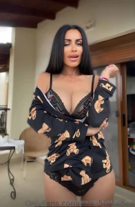 Ana_50shades is wet right now free subscription only now she wants to part 1024