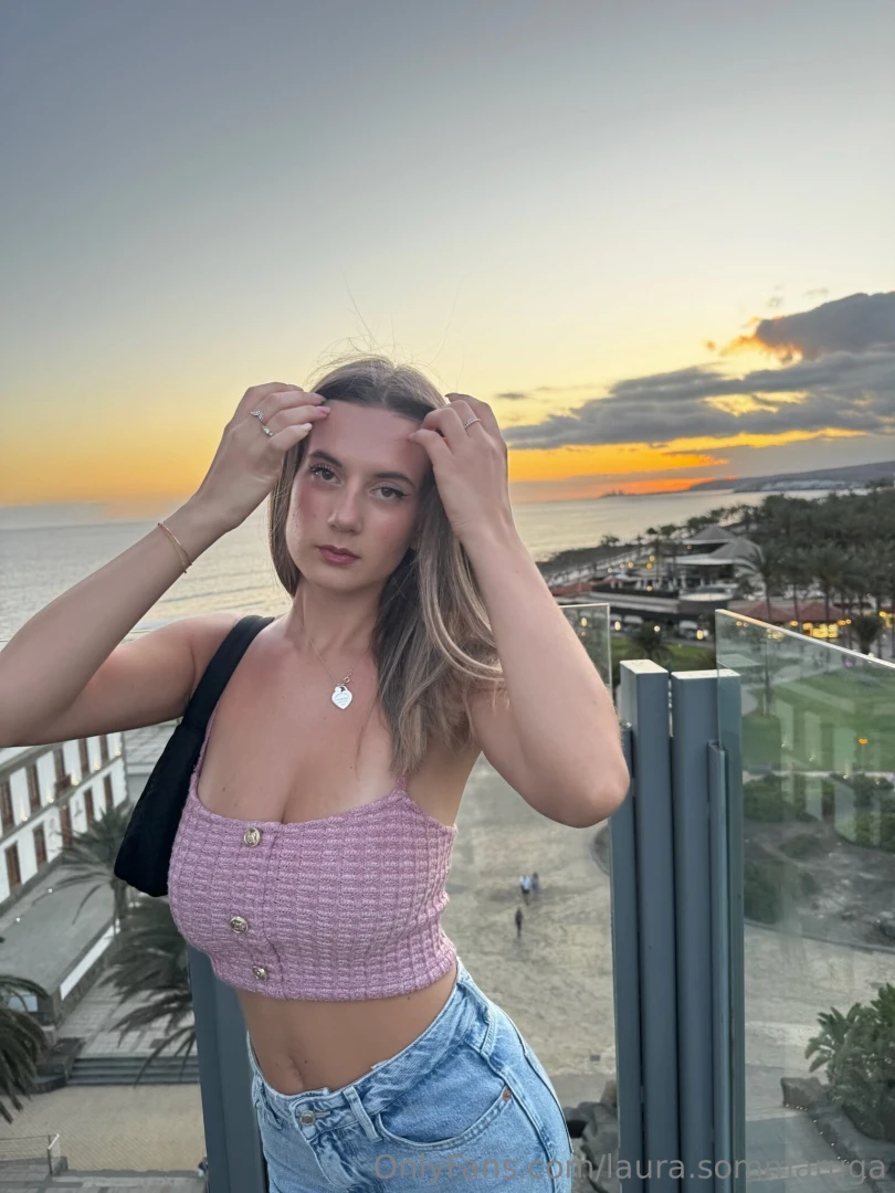 My hottest live yet in 30 mins you better be there time is running out 